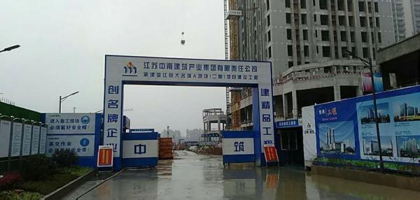 菏泽温江恒大项目成品玻璃钢化粪池安装现场